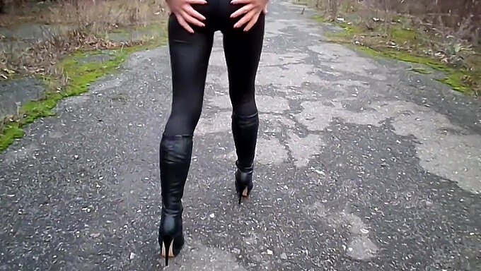 Leggings And Boots Make For A Sexy Combo