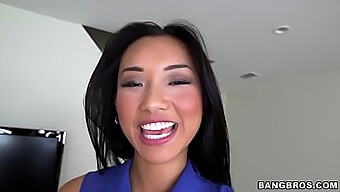 Tiener Alina Li Krijgt Haar Kutje Gelikt En Geneukt Door Een Grote Lul In Deze Video