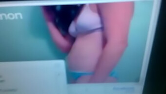 Adolescenta (18+) Exploreaza Omegle Pentru Distractie Obraznica