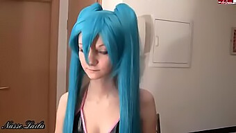 Saksalainen Tyttö Gets Perseestä Ja Facialized Vuonna Cosplay Miku Hatsune Suihinotto Video