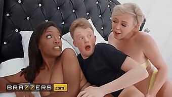 Busty Dee Williams Og Jimmy Michaels Har Nogle Skjulte Møder, Før Deres Steddatter Bliver Med Til En Trekant - Brazzers