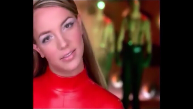 Nézd, Ahogy A Szexi Britney Spears Megszemélyesítője Rosszkedvűvé Válik Ebben A Forró Videóban