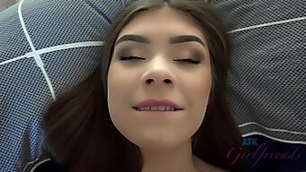 Orgasme Pov Kekasihnya Ketika Dia Diliwat Dalam Video Buatan Sendiri